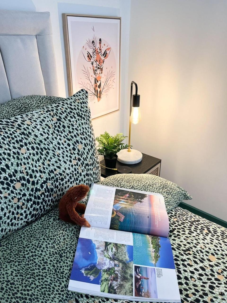 Jungle Escape, City Apartment With Parking & Terrace Chester Exteriér fotografie
